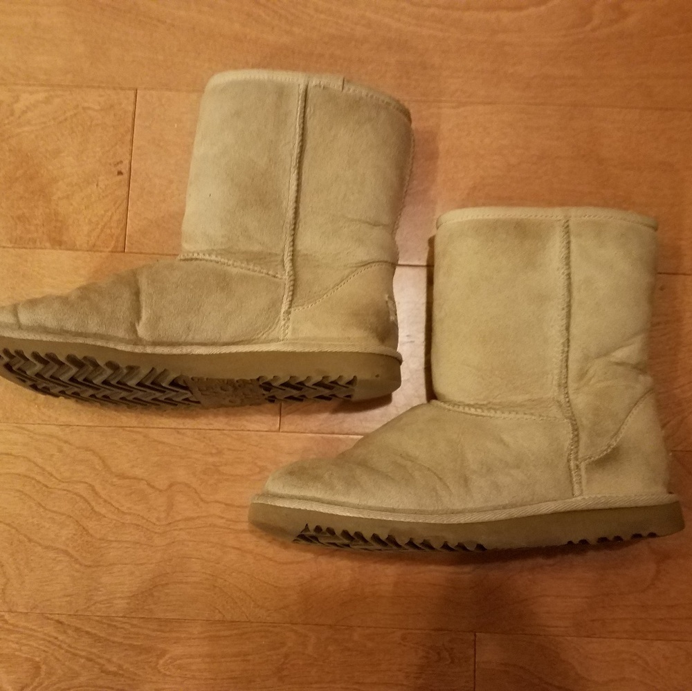 Classic short Ugg boots